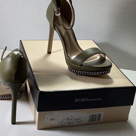 Women's Noelli Chain Detailed Platform Sandal - Picture 9 of 10